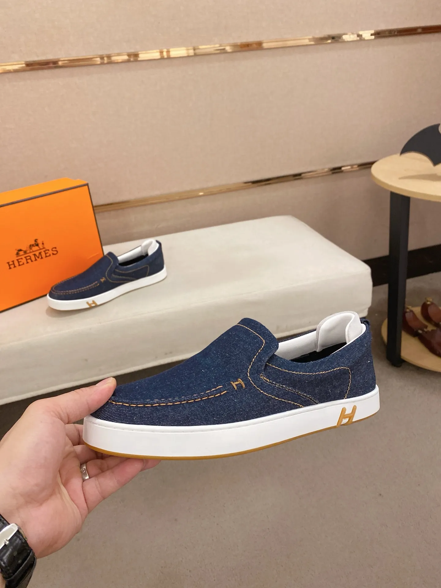 Men's clothing and shoes💰: 442💰《HERMES》【Classic original single version】Hermès; top 🔝purchase agent🔍🔍men's latest 🇺🇸 counter sales simultaneously, imported from Italy original ▲▲cowhide ▲▲ (high-end, nobility, class) ) Exquisite workmanship (Italian 🇮🇹 imported water-dyed 🐂 cowhide lining) sole: original sole provided by the original factory, ⚠️exclusive double-layer activity·TPR·rubber·combined molded outsole; super comfortable·wear-resistant·non-slip·environmental protection The real thing is more beautiful if you take the real thing (high quality, follow the order). You can enter and exit the counter at will * Number of yards: 38-44 (45 can be customized and cannot be returned or exchanged)